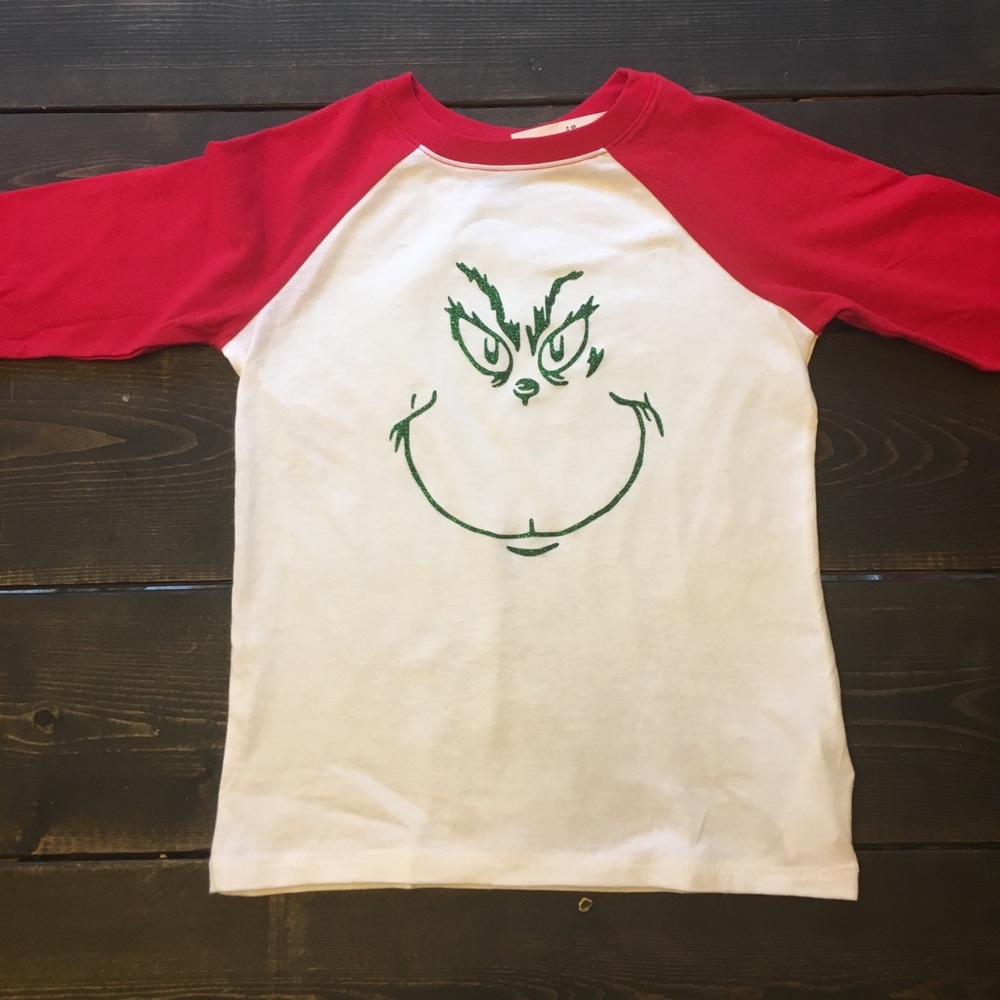🎄Grinch Face on Red Raglan 3t 🎄